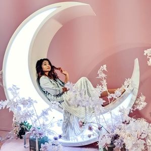 Meet The Posher, Winnie